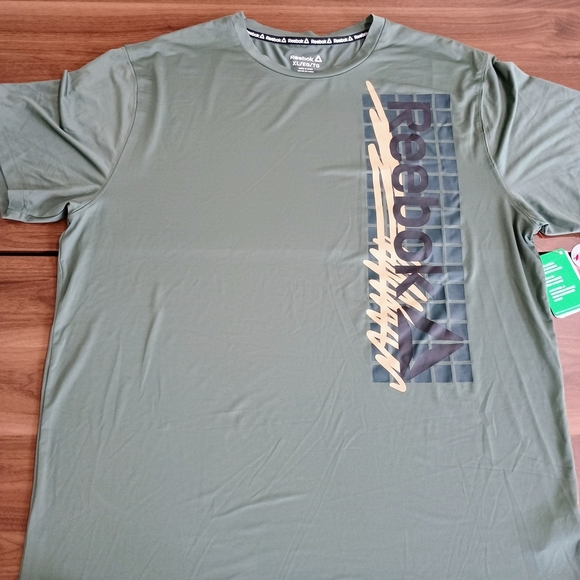 Reebok Men's Green T-Shirt - Picture 1 of 6